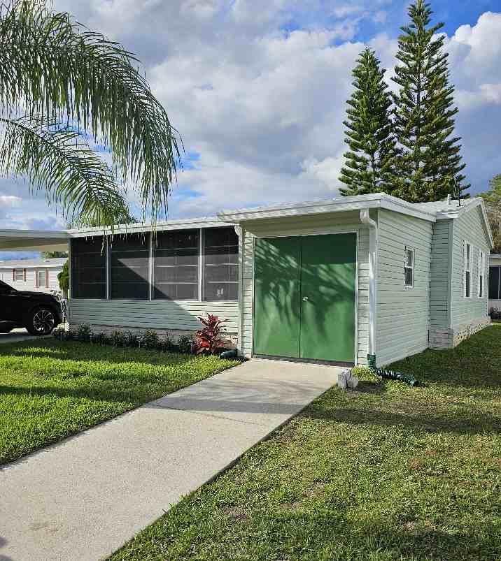 689 Tulip Cir E #NA - Photo 2 of 36