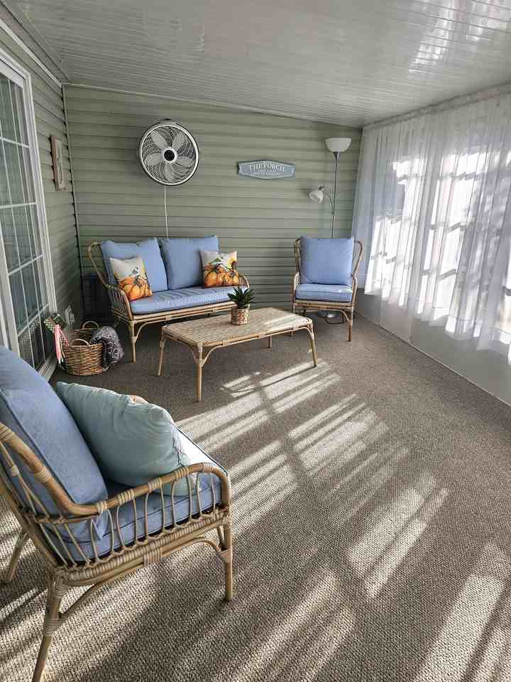 689 Tulip Cir E #NA - Photo 3 of 36