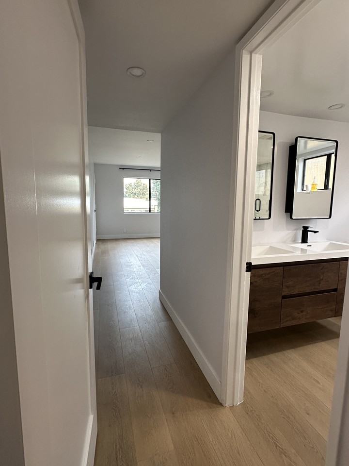 445 Ivy St #205 - Photo 7 of 18