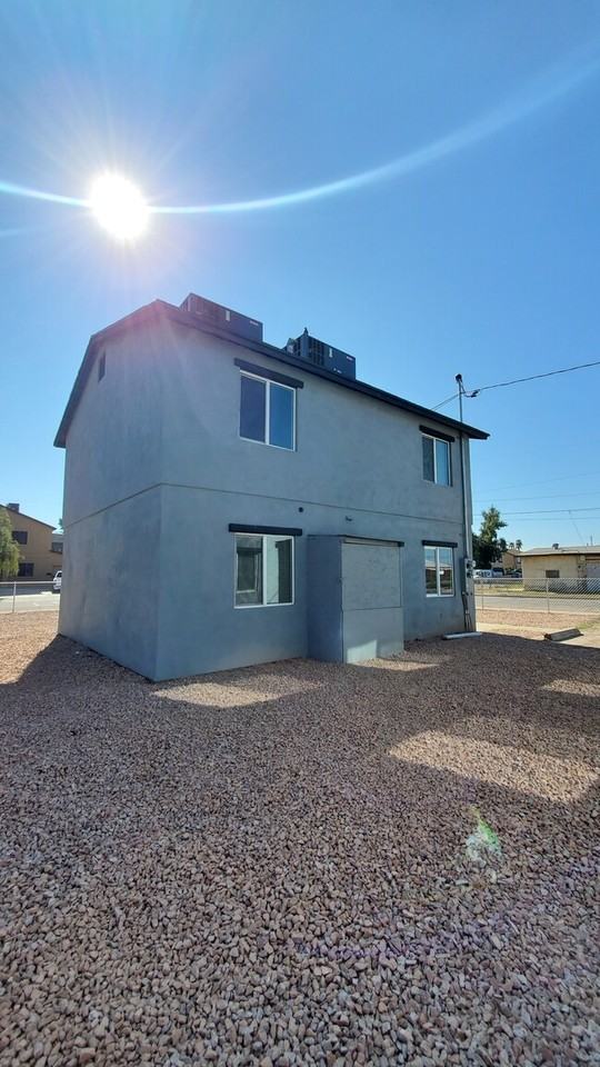 1146 W Apache St #2 - Photo 3 of 4