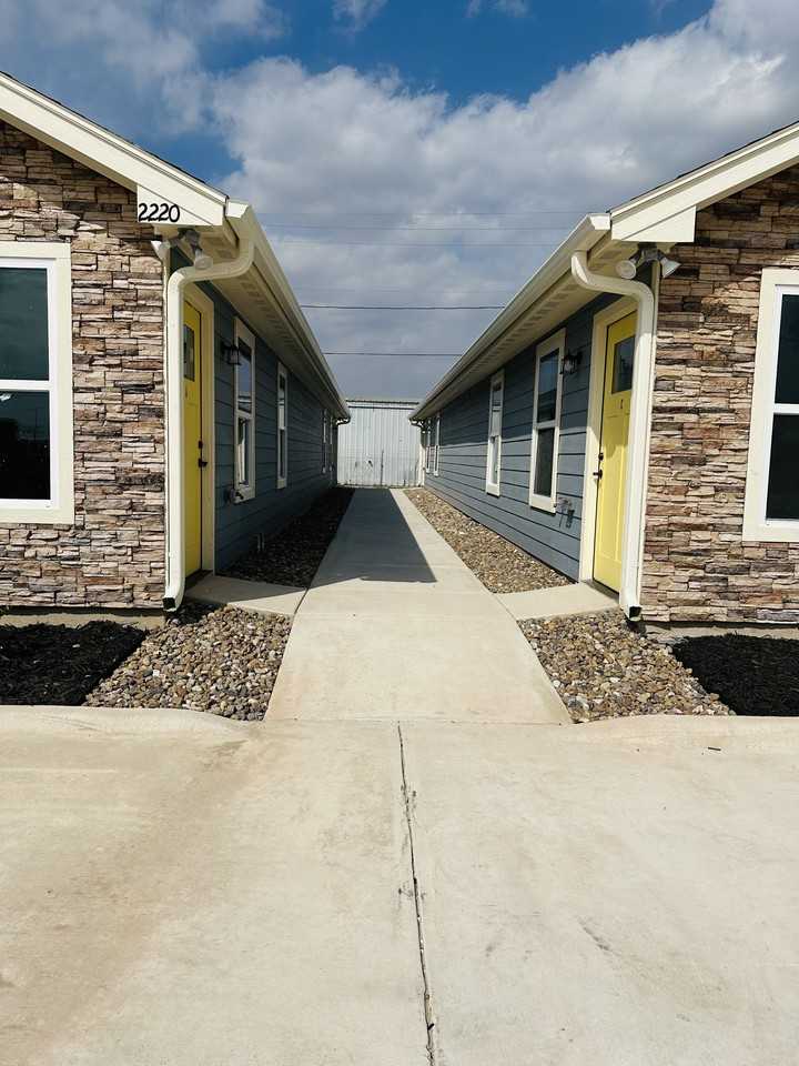 2220 Northridge Ave #D - Photo 2 of 18