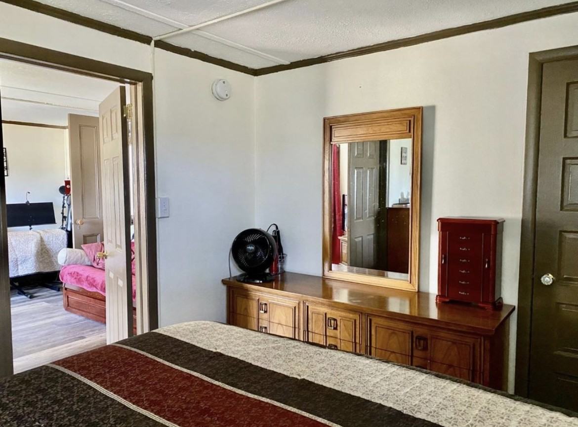 413 Hector St - Photo 3 of 16