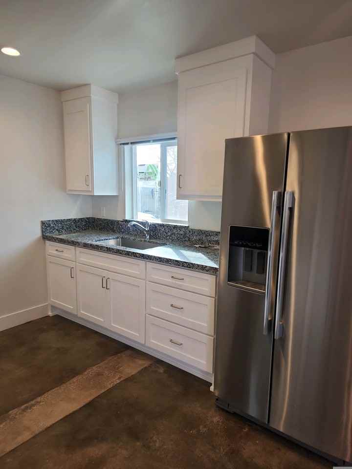 365 J St #A - Photo 4 of 11