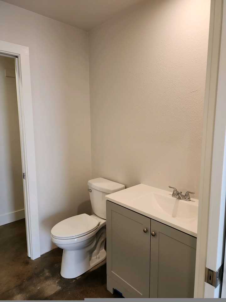 365 J St #A - Photo 7 of 11