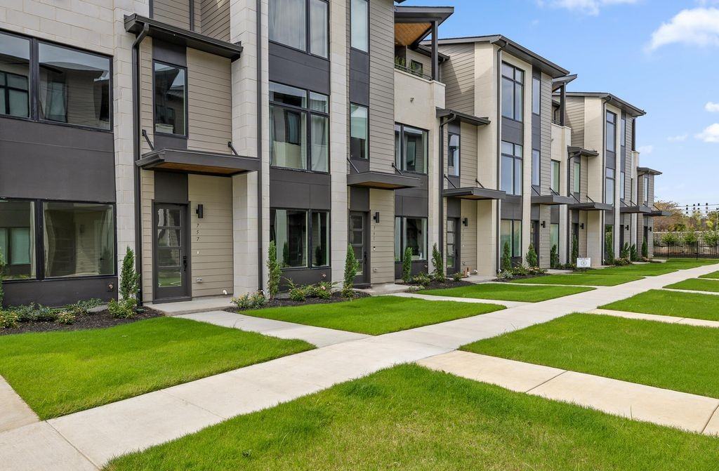 793 Burnside Pl #793 - Photo 3 of 49