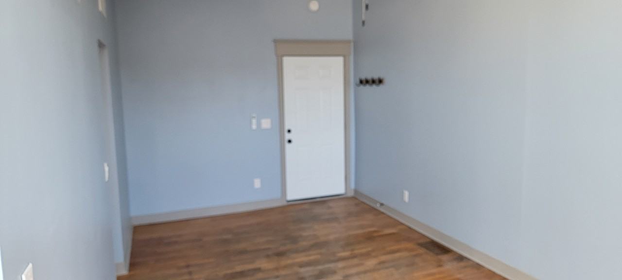 627 Topeka Ave #B - Photo 3 of 16