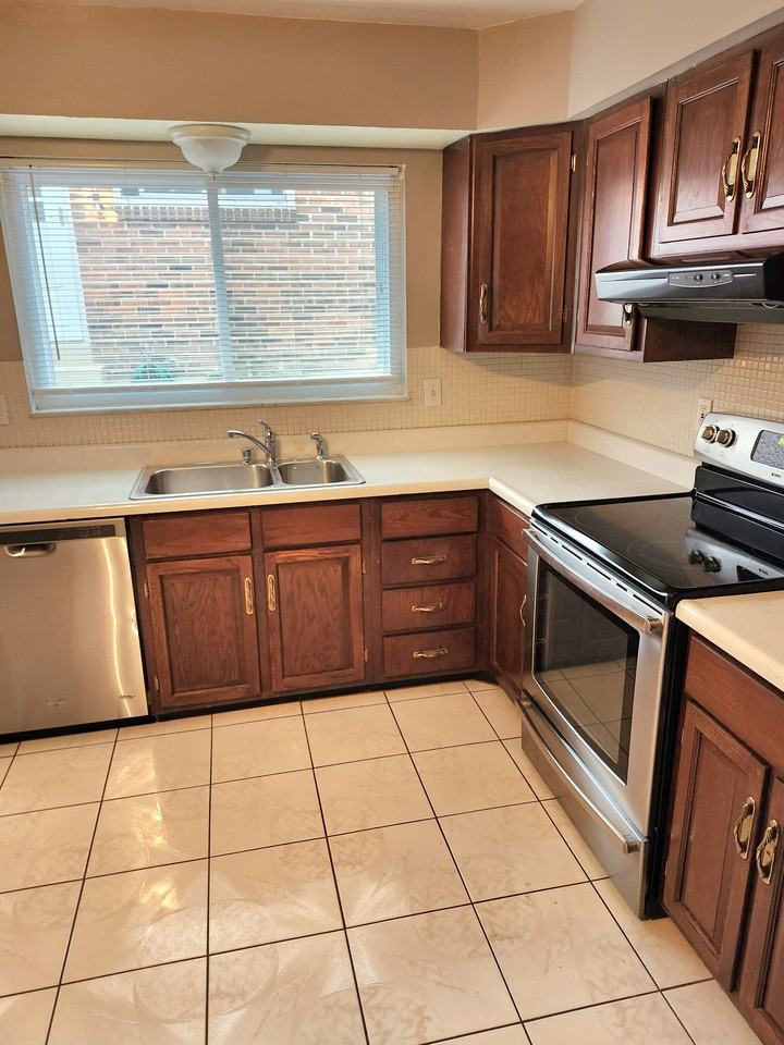 10056 Buffton Dr #10054 - Photo 3 of 8