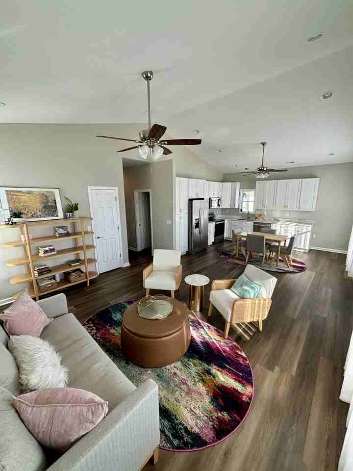 1102 Morehead Ave Se #NA - Photo 2 of 16