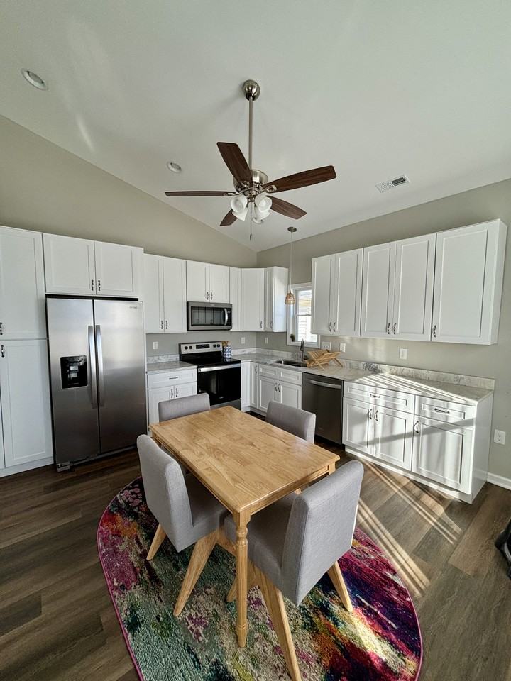 1102 Morehead Ave Se #NA - Photo 3 of 16