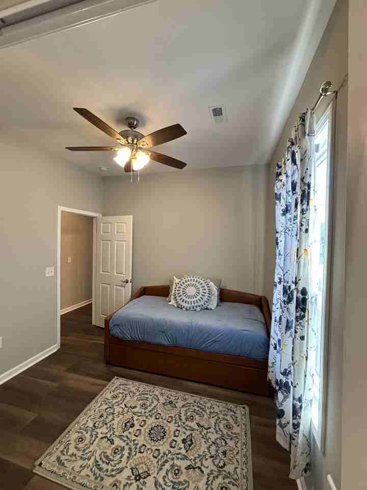 1102 Morehead Ave Se #NA - Photo 6 of 16