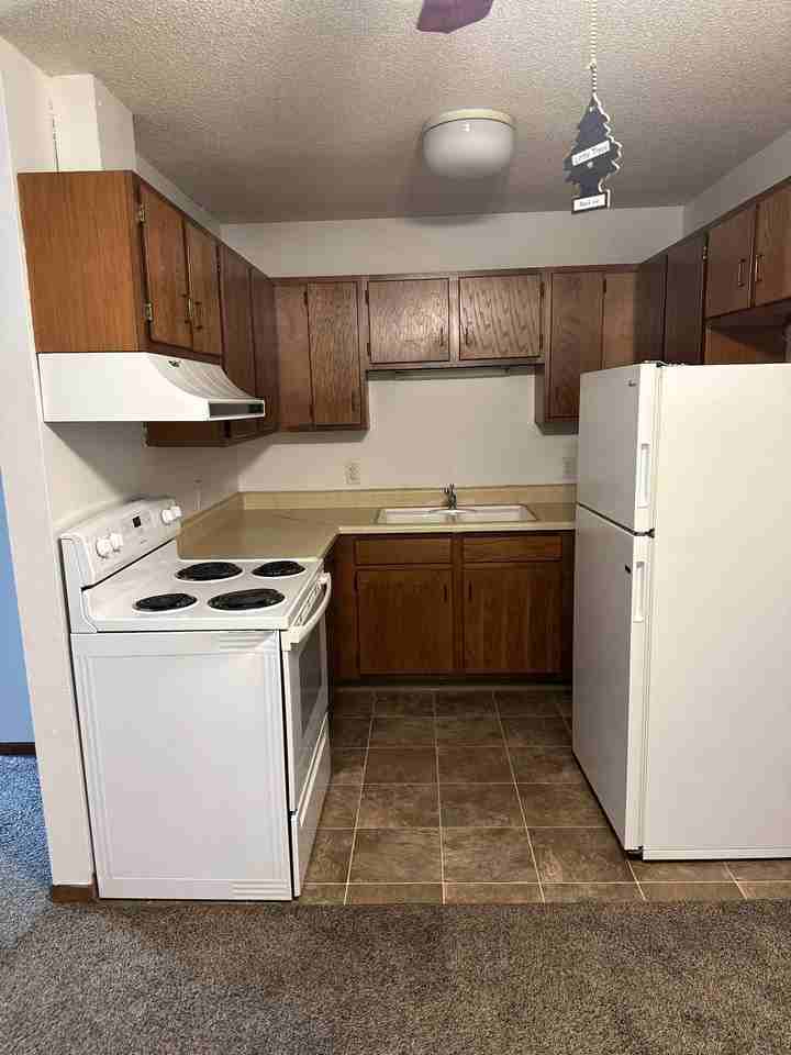 701 W 9th St #D - Photo 2 of 6