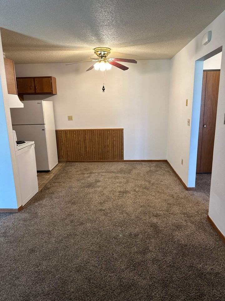 701 W 9th St #D - Photo 3 of 6