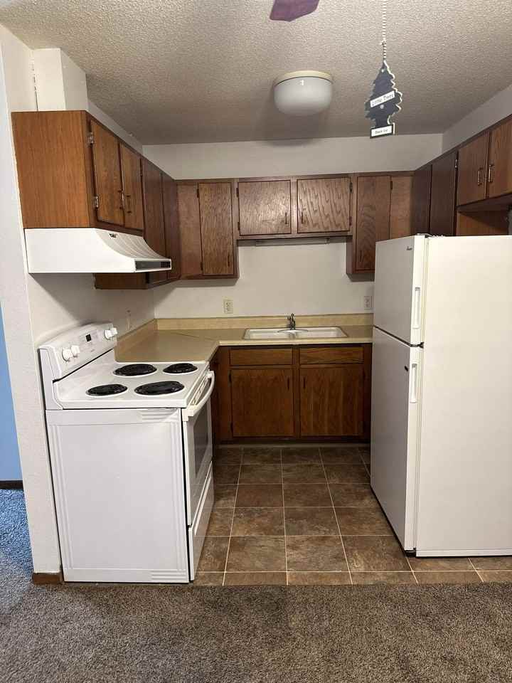 605 W 9th St #D - Photo 2 of 6