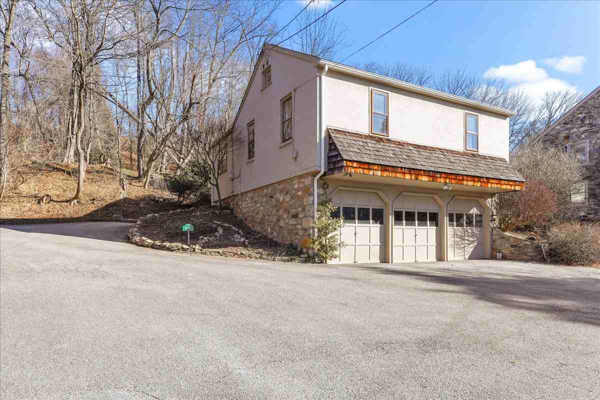 825 Creek Rd #A - Photo 3 of 22