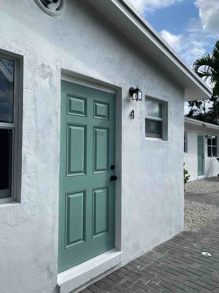 2135 Nw 7th St #4