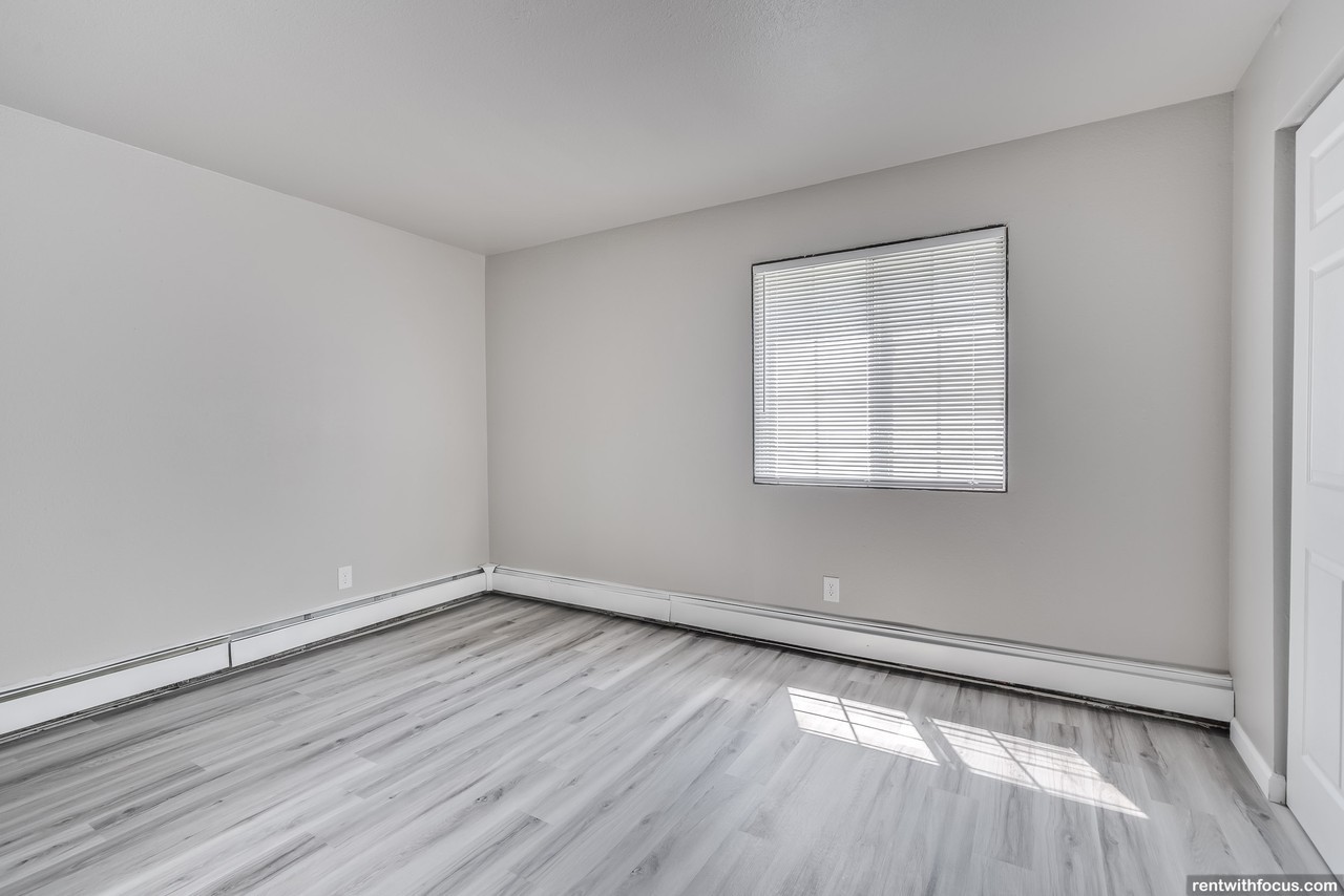 538 Southtowne Dr #U207 - Photo 3 of 10