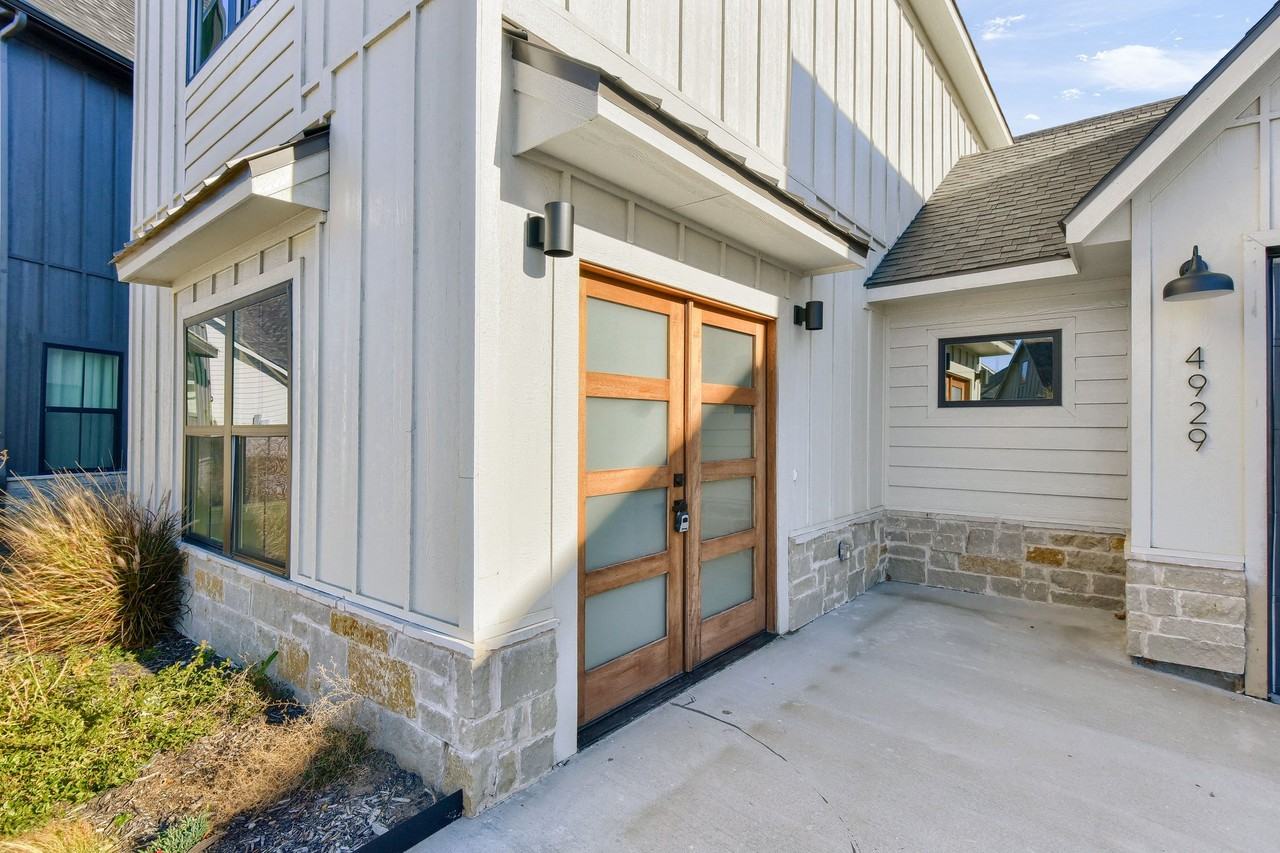 4929 Sweetbay Rd #NA - Photo 3 of 33
