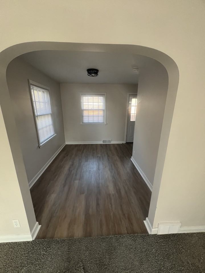 2009 31st St Nw #2009 - Photo 3 of 12