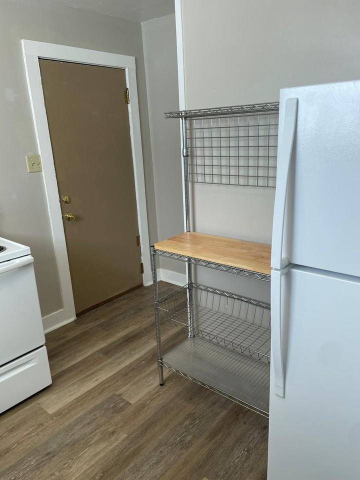 208 1/2 E Pine St - Photo 2 of 17