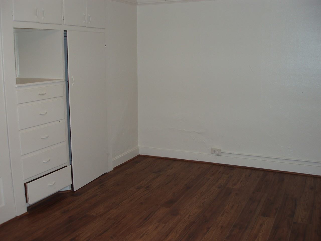 1138 20th St - Photo 3 of 4