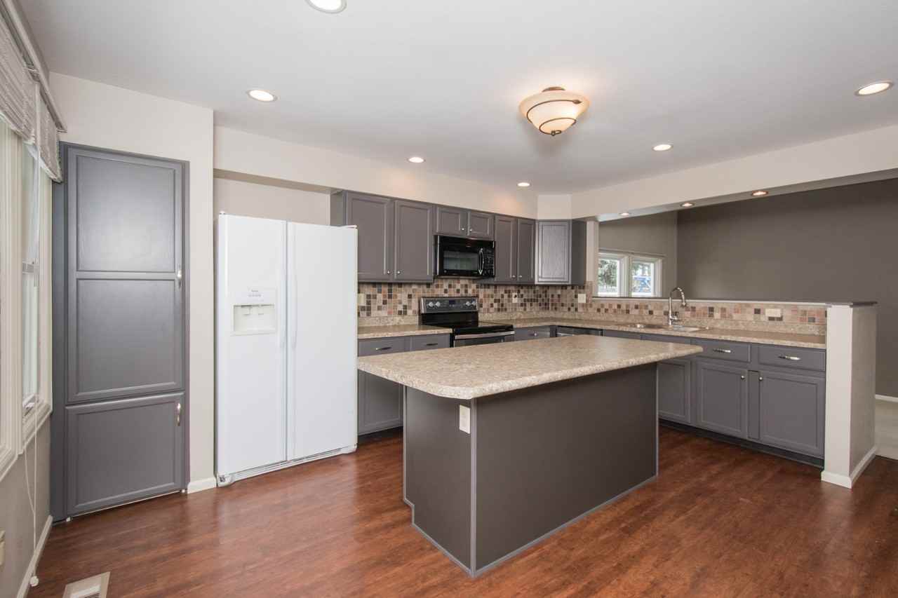 937 Butte Pass Dr #NA - Photo 2 of 19