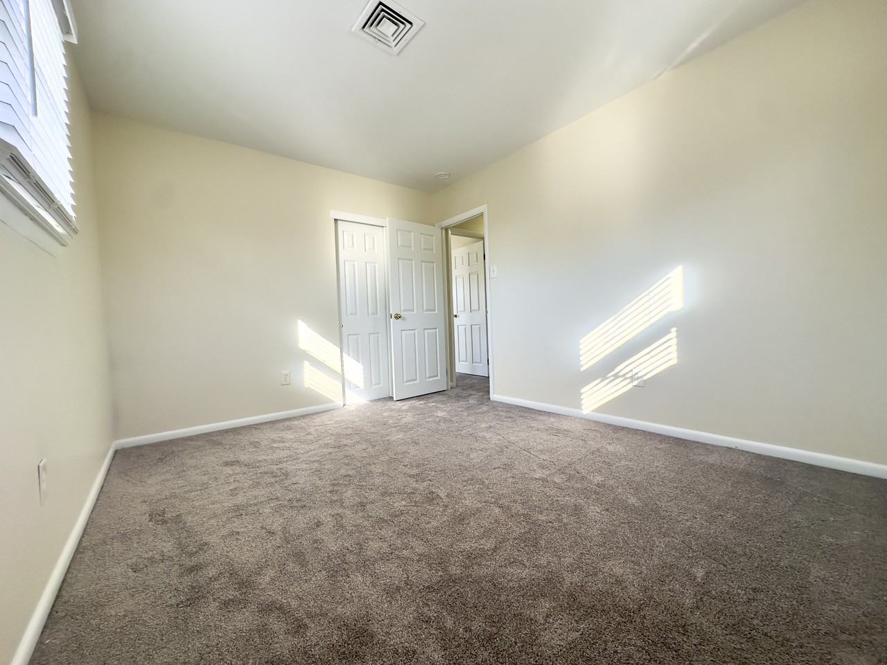 201 Strand Ave #B - Photo 7 of 15
