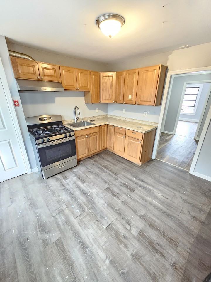 185 Renwick St #2 - Photo 2 of 9