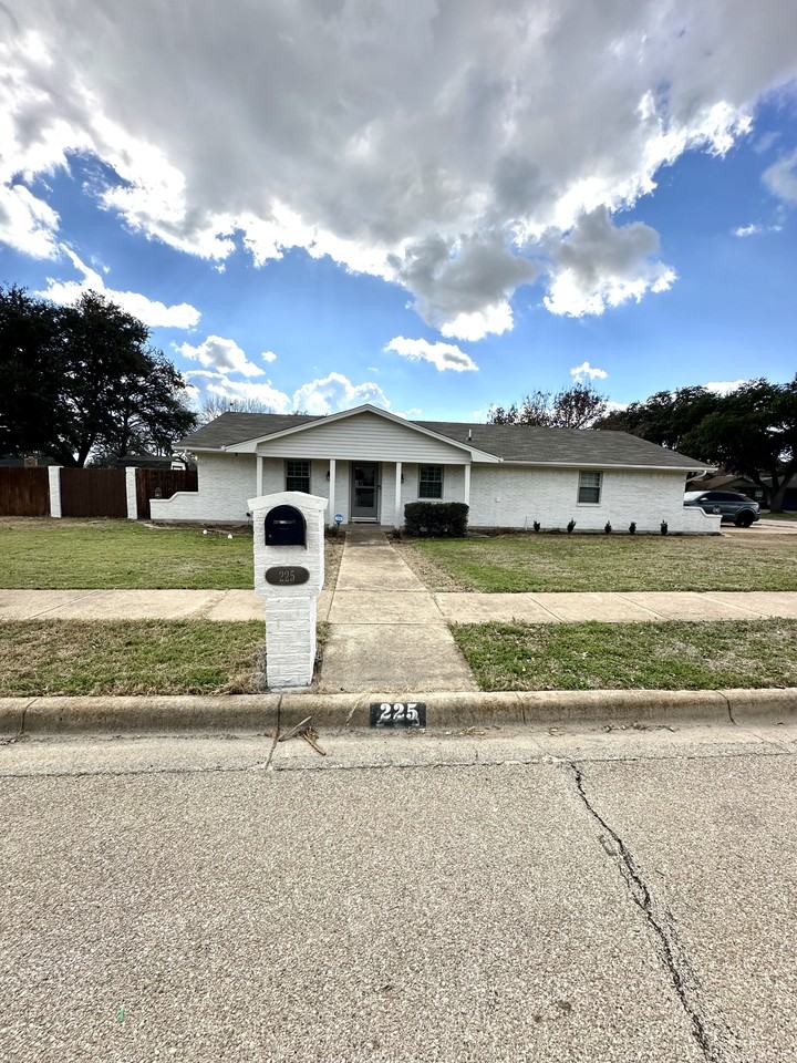 225 Lakeway Dr #NA - Photo 3 of 37