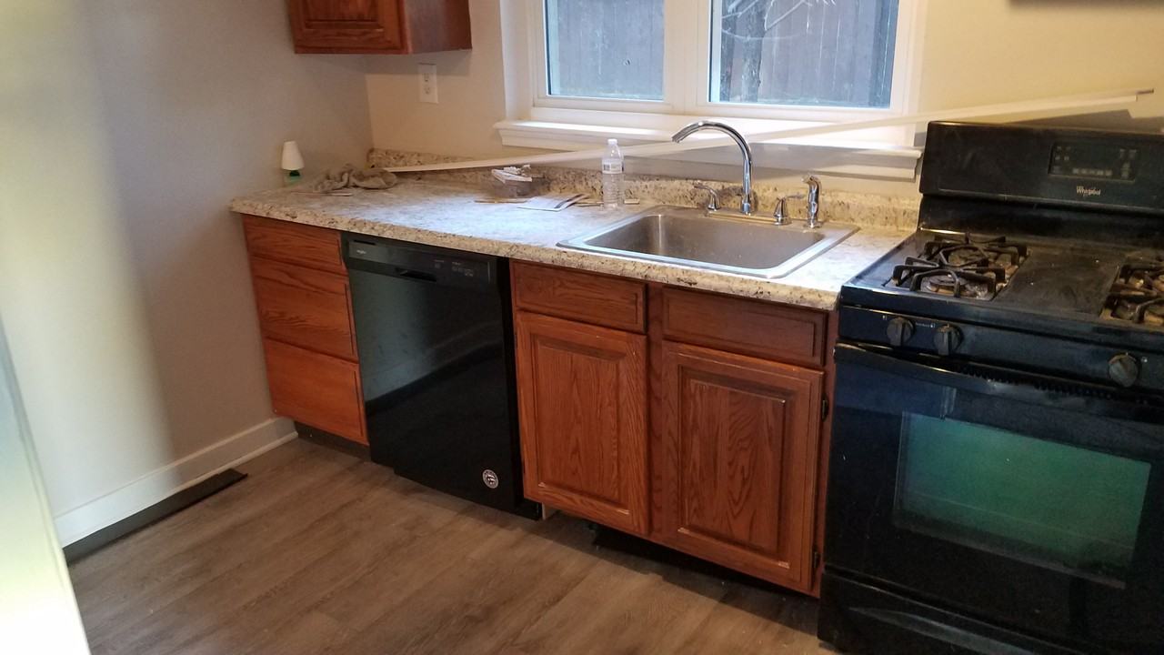 1932 Crestmont Dr #NA - Photo 3 of 8