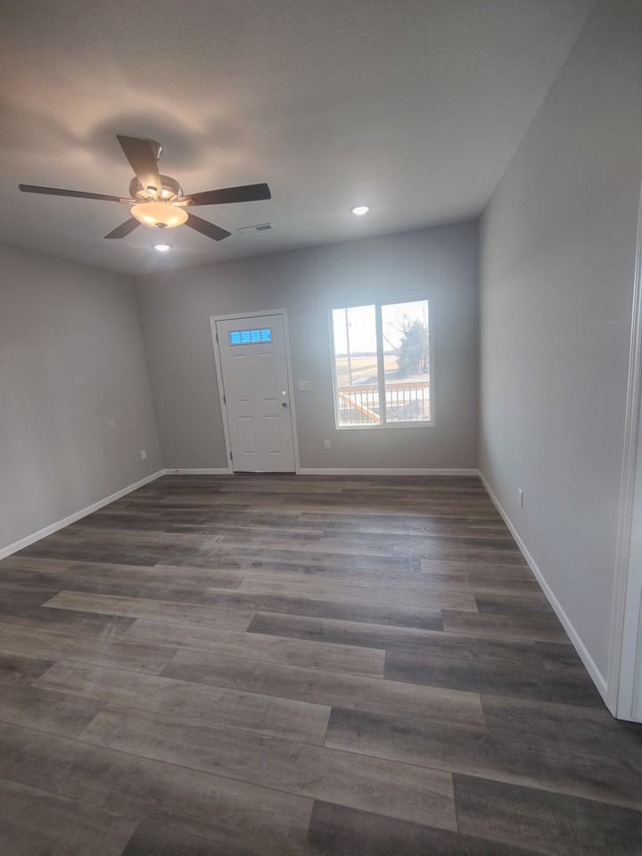 360 E Ford St #NA - Photo 3 of 10
