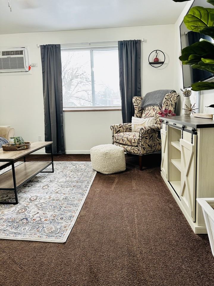 1010 8th St #11 - Photo 4 of 26