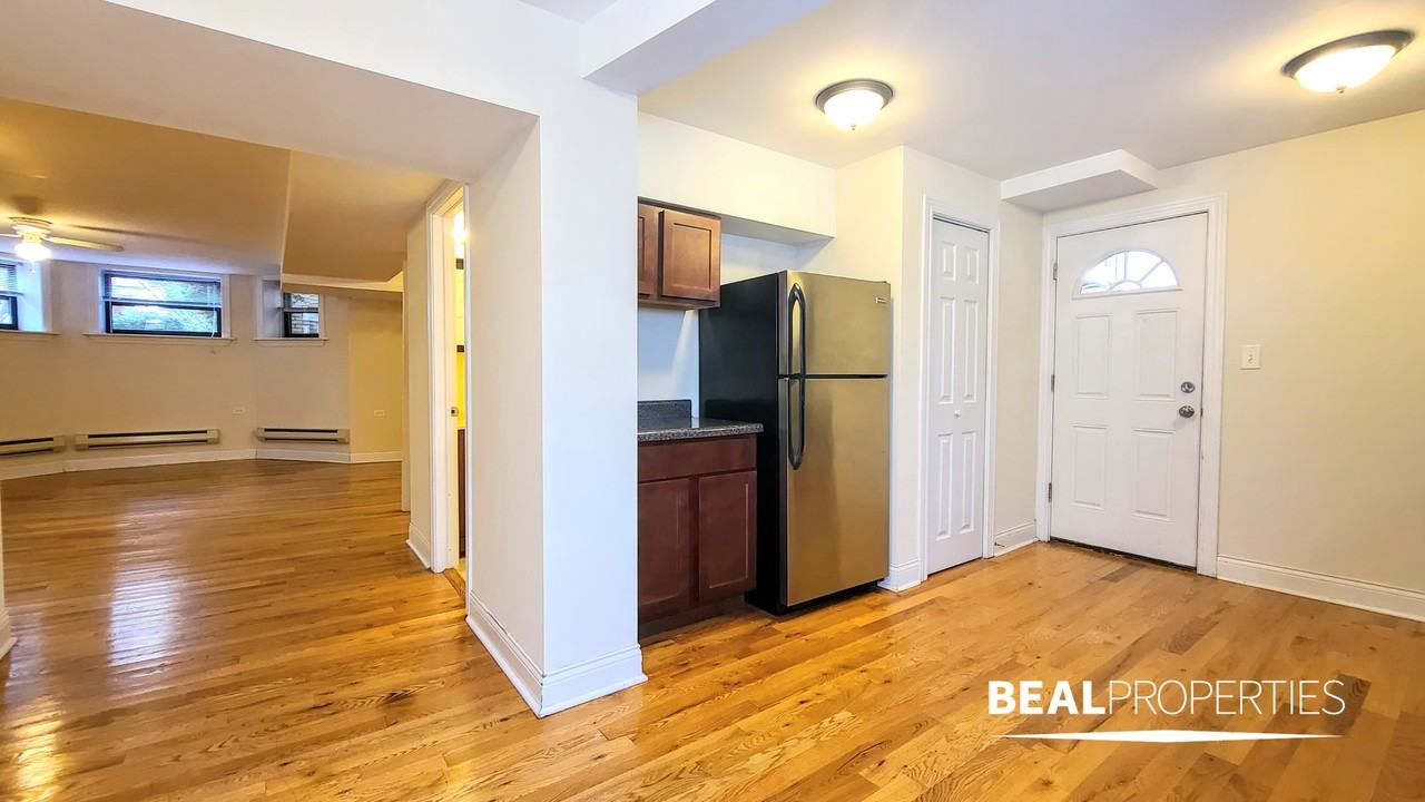 1127 W Oakdale Ave #1125GDNN - Photo 5 of 15