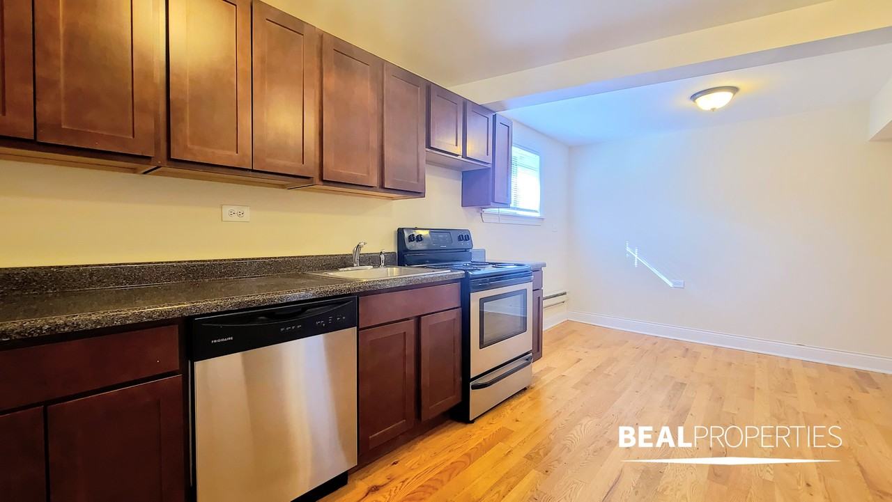 1127 W Oakdale Ave #1125GDNN - Photo 6 of 15