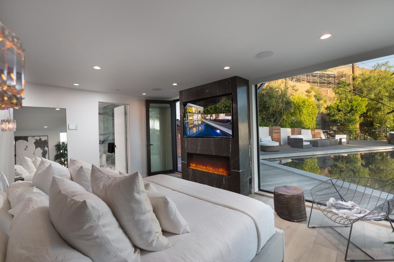8780 Hollywood Blvd #NA - Photo 7 of 39