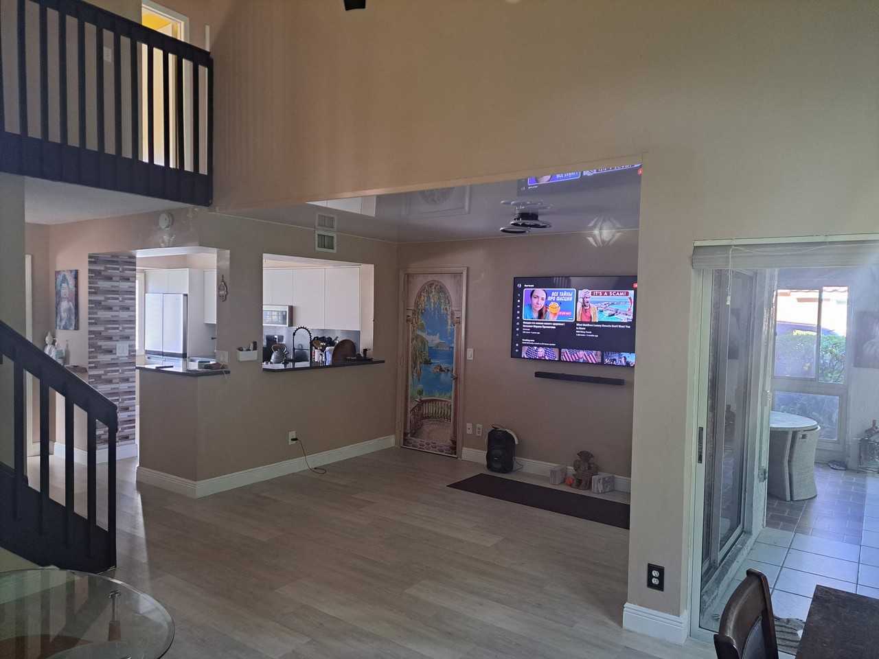 1077 Se 6th Ave #NA - Photo 3 of 11