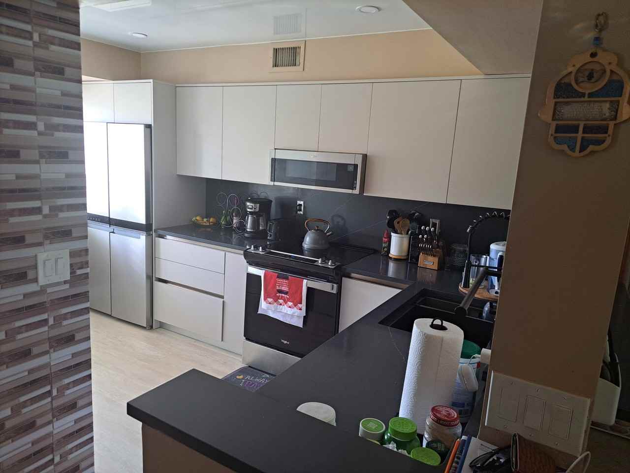 1077 Se 6th Ave #NA - Photo 7 of 11