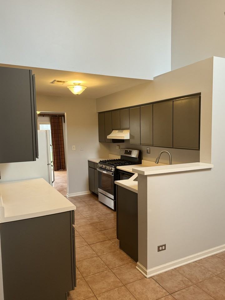 1397 Ashbury Ln E #NA - Photo 3 of 22