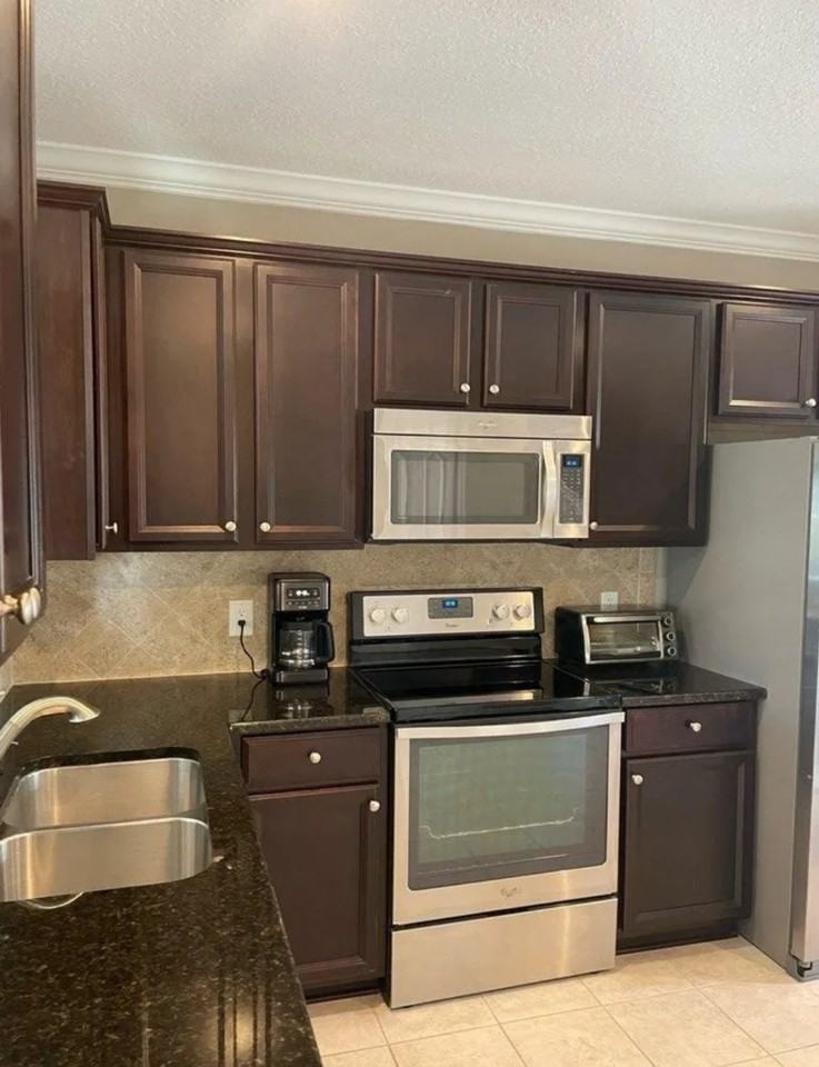 15900 Stable Run Dr - Photo 2 of 9