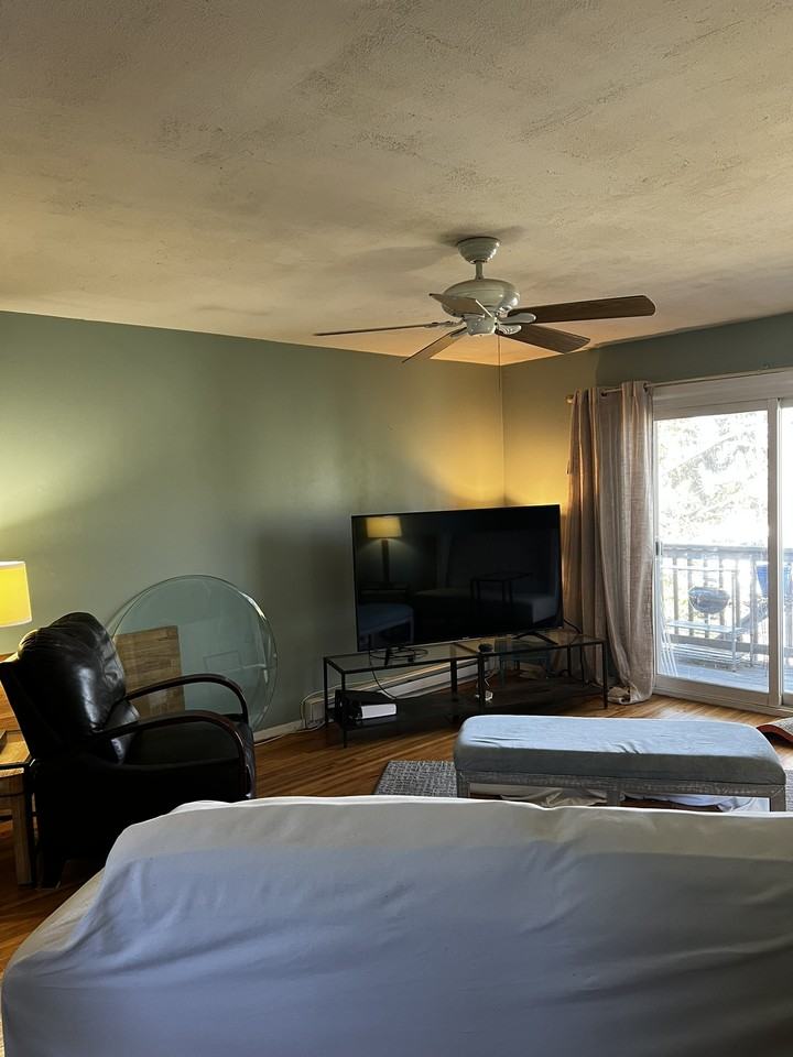 131 Lawn Ave #D6 - Photo 3 of 10