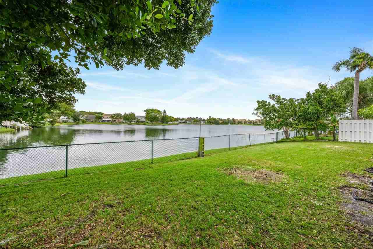 1101 Sw 109th Way #NA - Photo 2 of 17