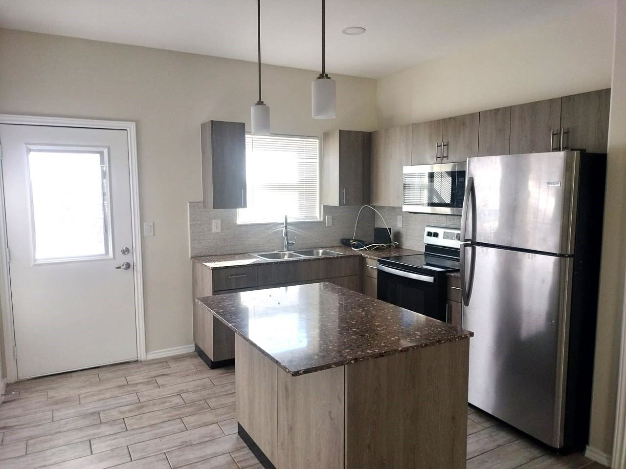 5001 N Hiawatha Dr #2 - Photo 3 of 10