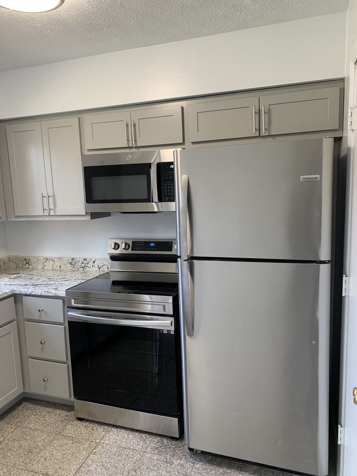 726 Ohio Pike #726G - Photo 2 of 8