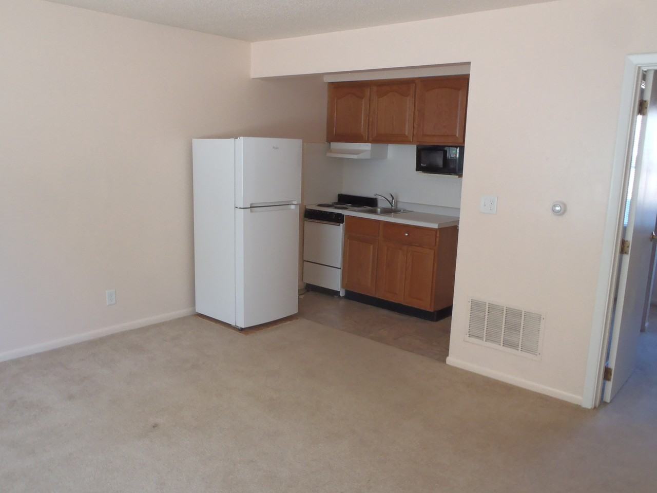 4421 Rushmore Dr Ne #4 - Photo 3 of 5