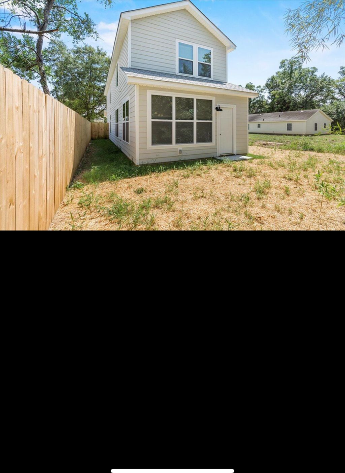 1409 Maple St #NA - Photo 3 of 16