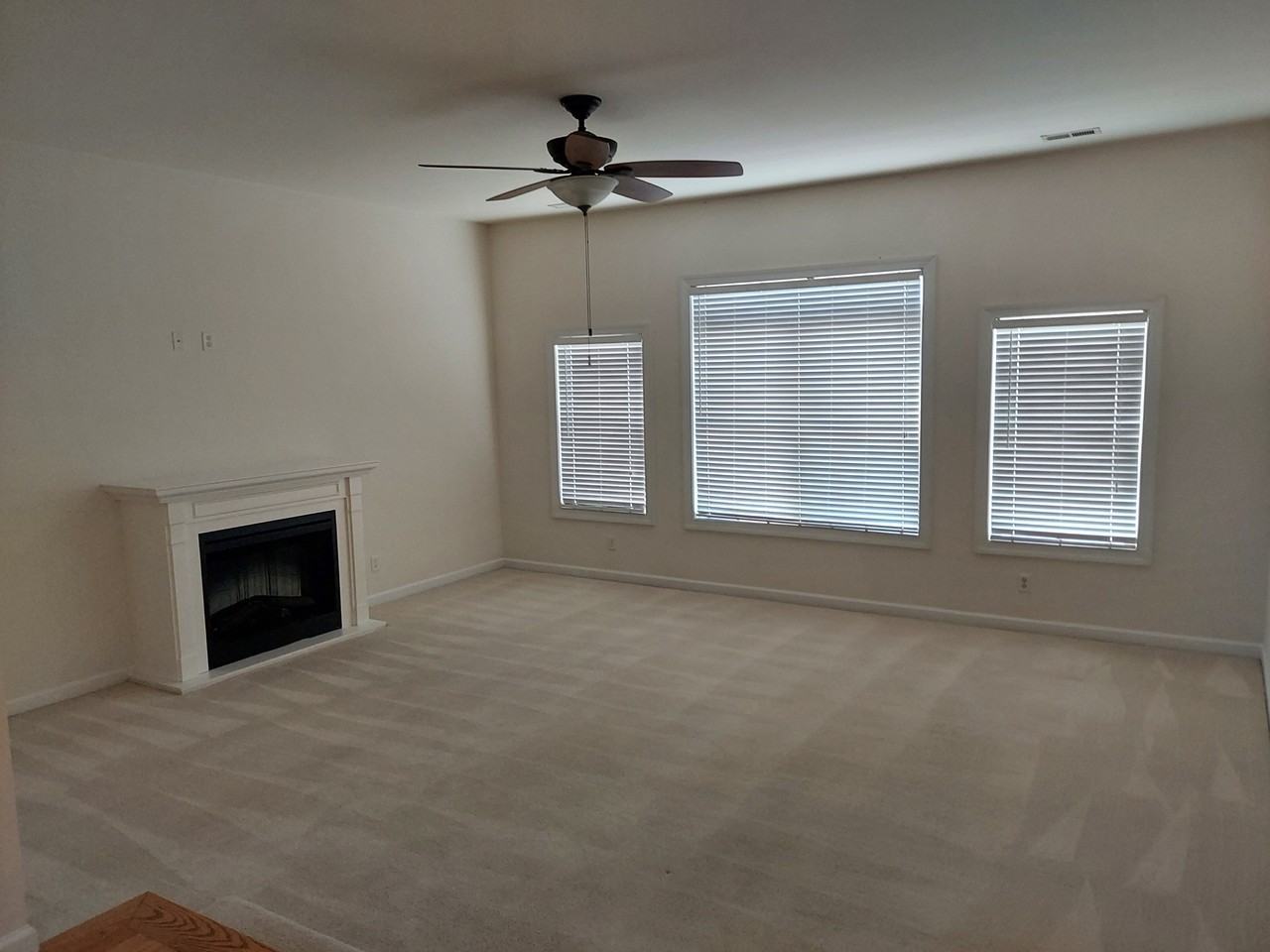 424 21st St #424 - Photo 3 of 24