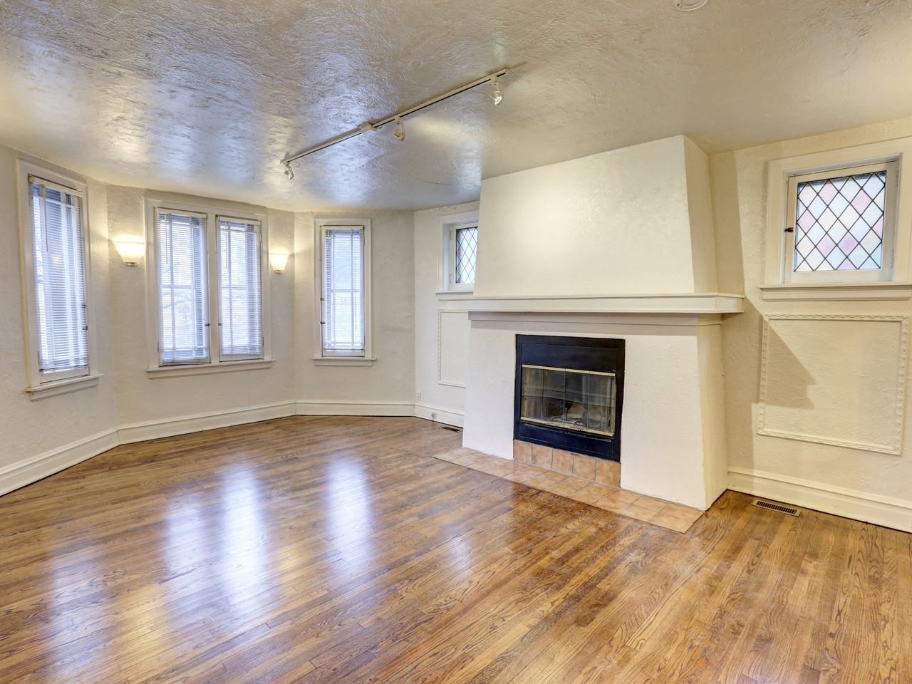 322 S Hanley Rd #1N