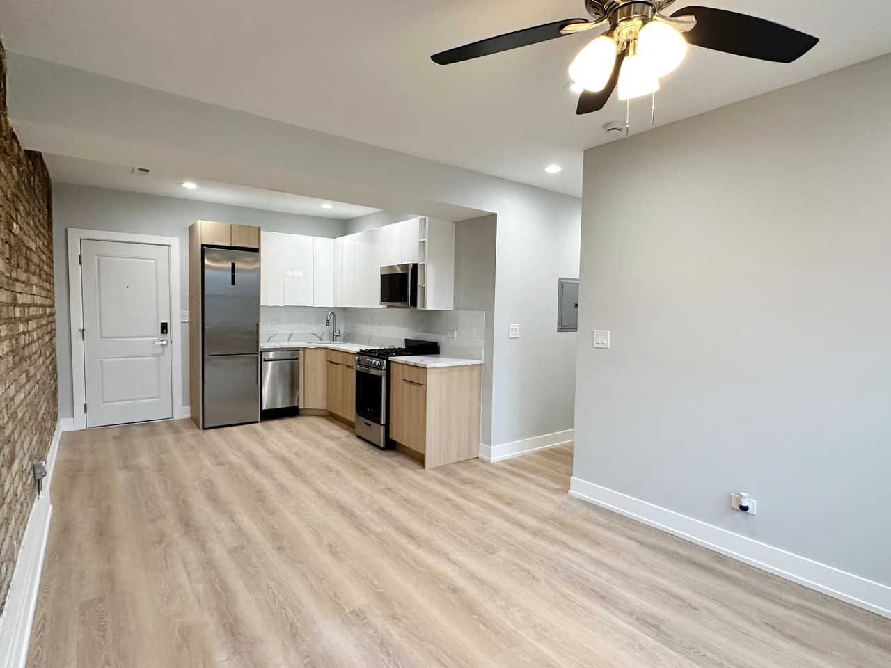 1554 W Juneway Ter #1Q - Photo 2 of 23