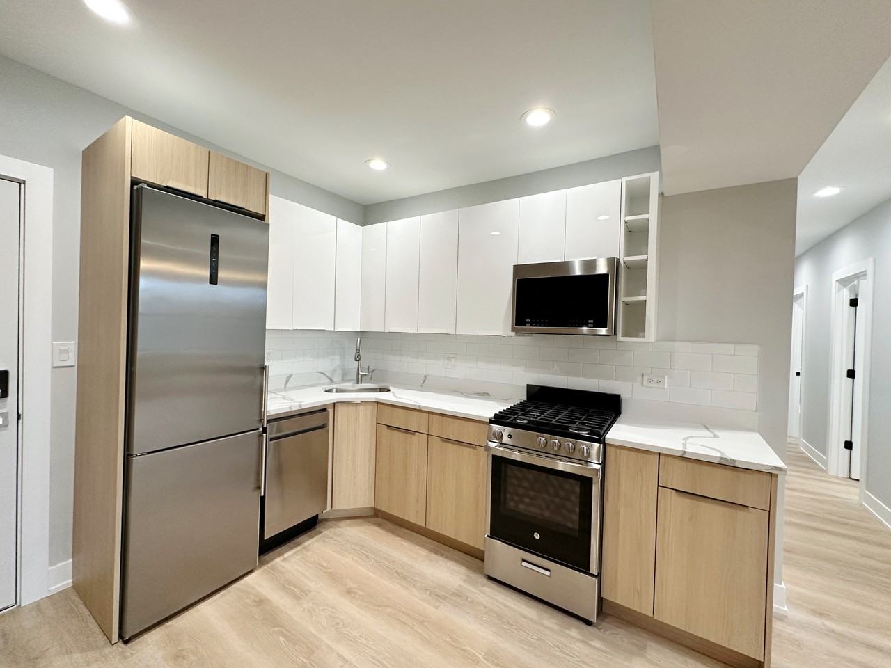 1554 W Juneway Ter #1Q - Photo 6 of 23