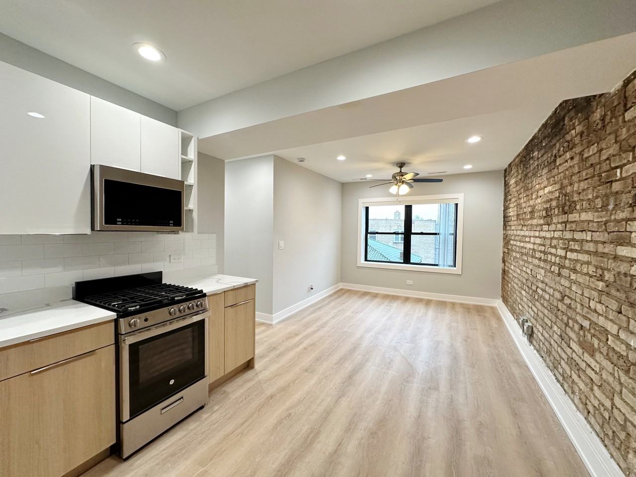 1554 W Juneway Ter #1Q - Photo 7 of 23