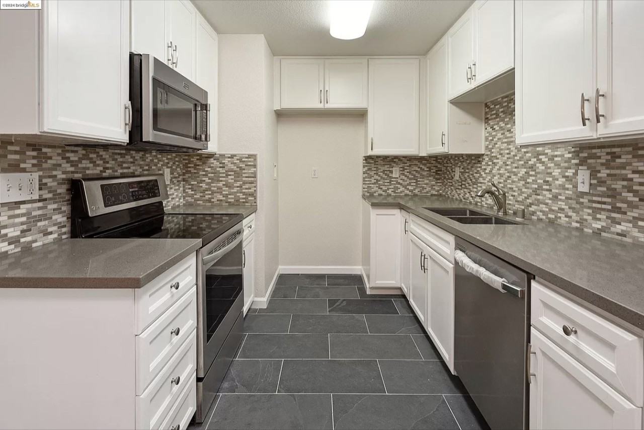 7283 Florin Mall Dr #14 - Photo 6 of 17